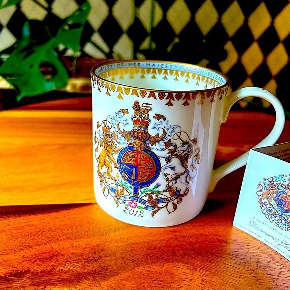 British Royal Queen Elizabeth II Diamond Jubilee 22K Gold Mugs - Picture 6 of 9